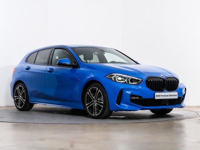 BMW Serie 1 118i color Azul. Año 2024. 103KW(140CV). Gasolina. En concesionario Oliva Motor Tarragona de Tarragona