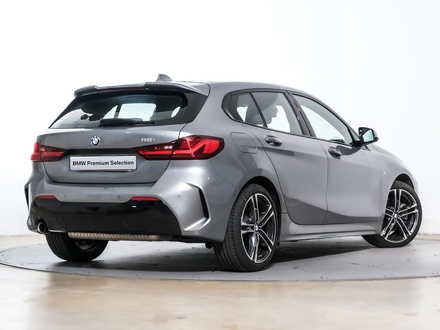 BMW Serie 1 118i color Gris. Año 2024. 103KW(140CV). Gasolina. En concesionario Oliva Motor Tarragona de Tarragona