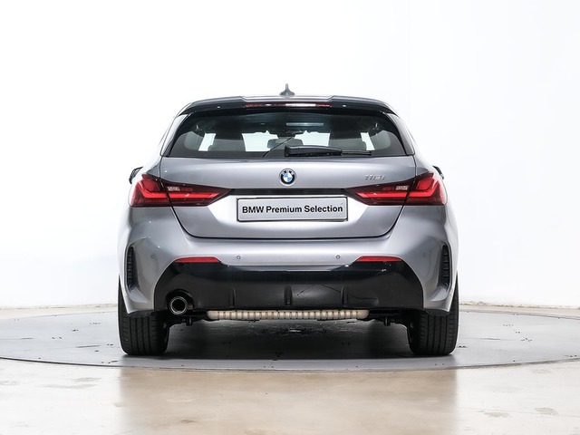 BMW Serie 1 118i color Gris. Año 2024. 103KW(140CV). Gasolina. En concesionario Oliva Motor Tarragona de Tarragona