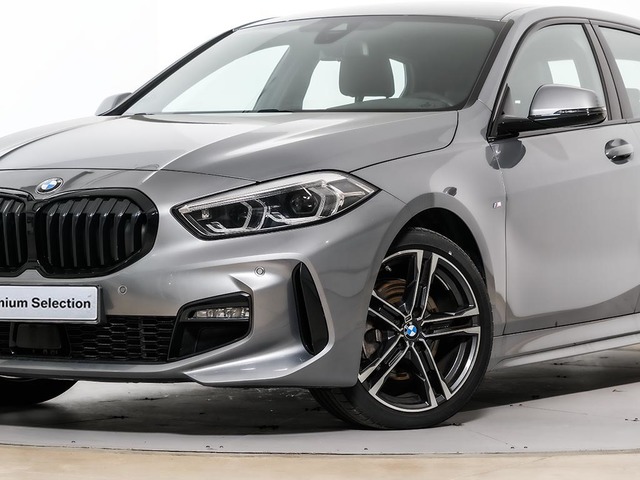 BMW Serie 1 118i color Gris. Año 2024. 103KW(140CV). Gasolina. En concesionario Oliva Motor Tarragona de Tarragona