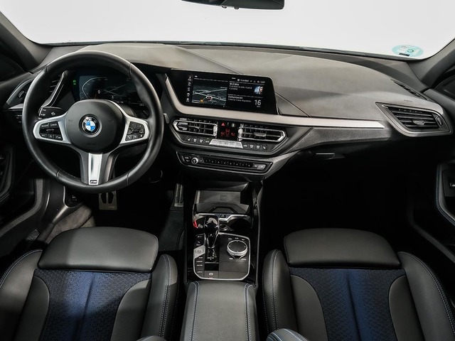 BMW Serie 1 118i color Gris. Año 2024. 103KW(140CV). Gasolina. En concesionario Oliva Motor Tarragona de Tarragona