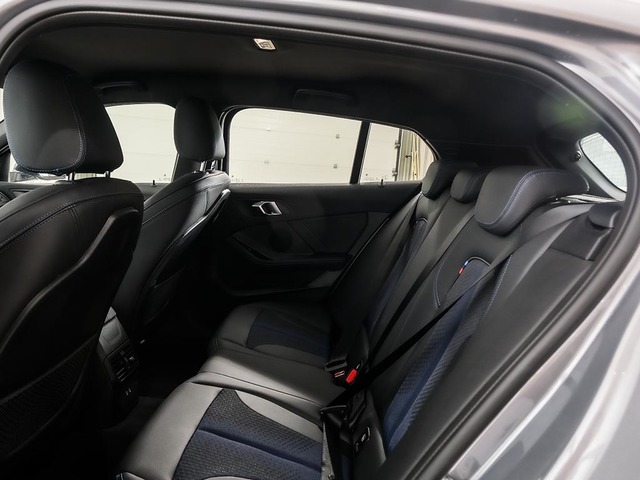 BMW Serie 1 118i color Gris. Año 2024. 103KW(140CV). Gasolina. En concesionario Oliva Motor Tarragona de Tarragona