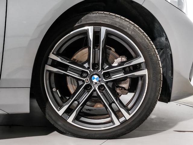 BMW Serie 1 118i color Gris. Año 2024. 103KW(140CV). Gasolina. En concesionario Oliva Motor Tarragona de Tarragona