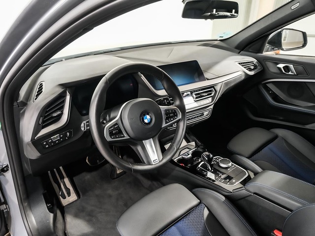 BMW Serie 1 118i color Gris. Año 2024. 103KW(140CV). Gasolina. En concesionario Oliva Motor Tarragona de Tarragona