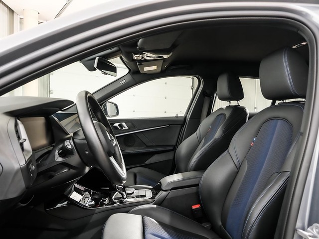 BMW Serie 1 118i color Gris. Año 2024. 103KW(140CV). Gasolina. En concesionario Oliva Motor Tarragona de Tarragona