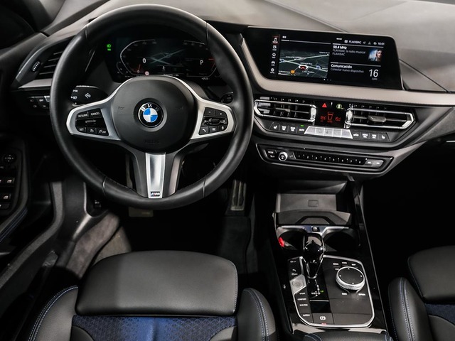 BMW Serie 1 118i color Gris. Año 2024. 103KW(140CV). Gasolina. En concesionario Oliva Motor Tarragona de Tarragona