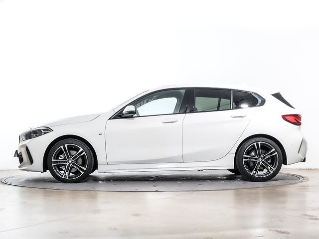 BMW Serie 1 118i color Blanco. Año 2024. 103KW(140CV). Gasolina. En concesionario Oliva Motor Tarragona de Tarragona