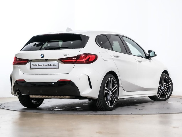BMW Serie 1 118i color Blanco. Año 2024. 103KW(140CV). Gasolina. En concesionario Oliva Motor Tarragona de Tarragona