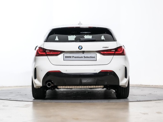 BMW Serie 1 118i color Blanco. Año 2024. 103KW(140CV). Gasolina. En concesionario Oliva Motor Tarragona de Tarragona