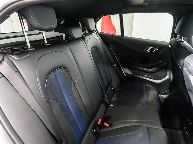 BMW Serie 1 118i color Blanco. Año 2024. 103KW(140CV). Gasolina. En concesionario Oliva Motor Tarragona de Tarragona