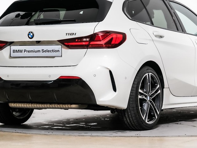 BMW Serie 1 118i color Blanco. Año 2024. 103KW(140CV). Gasolina. En concesionario Oliva Motor Tarragona de Tarragona