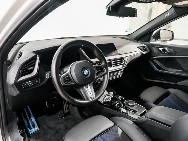 BMW Serie 1 118i color Blanco. Año 2024. 103KW(140CV). Gasolina. En concesionario Oliva Motor Tarragona de Tarragona