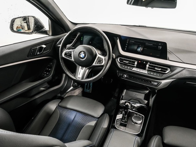 BMW Serie 1 118i color Blanco. Año 2024. 103KW(140CV). Gasolina. En concesionario Oliva Motor Tarragona de Tarragona