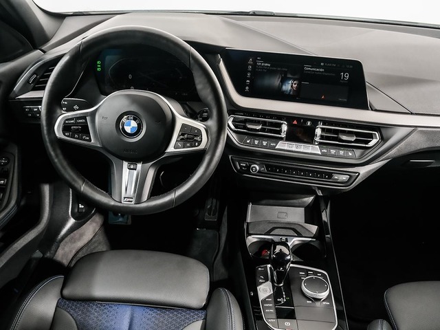 BMW Serie 1 118i color Blanco. Año 2024. 103KW(140CV). Gasolina. En concesionario Oliva Motor Tarragona de Tarragona