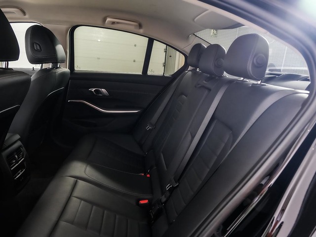 BMW Serie 3 320d color Negro. Año 2021. 140KW(190CV). Diésel. En concesionario Oliva Motor Tarragona de Tarragona