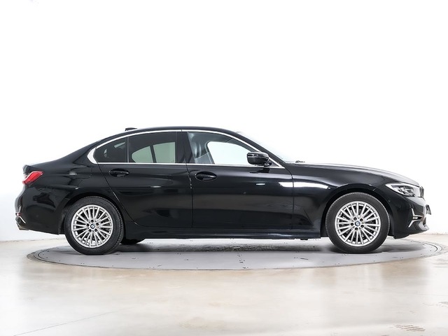 BMW Serie 3 320d color Negro. Año 2021. 140KW(190CV). Diésel. En concesionario Oliva Motor Tarragona de Tarragona