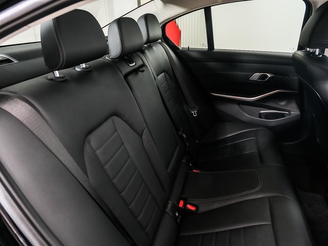BMW Serie 3 320d color Negro. Año 2021. 140KW(190CV). Diésel. En concesionario Oliva Motor Tarragona de Tarragona