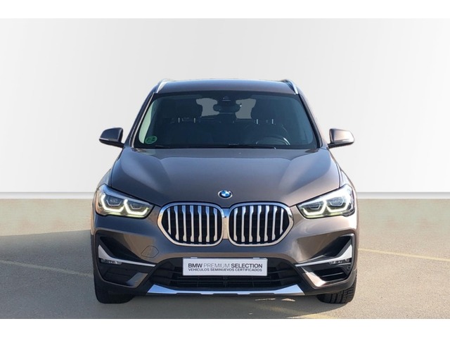 BMW X1 sDrive18i color Beige. Año 2021. 103KW(140CV). Gasolina. En concesionario Proa Premium Palma de Baleares