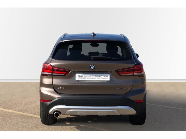 BMW X1 sDrive18i color Beige. Año 2021. 103KW(140CV). Gasolina. En concesionario Proa Premium Palma de Baleares