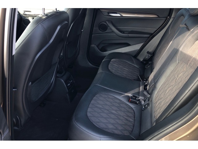 BMW X1 sDrive18i color Beige. Año 2021. 103KW(140CV). Gasolina. En concesionario Proa Premium Palma de Baleares