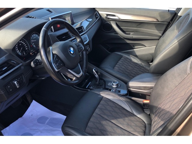 BMW X1 sDrive18i color Beige. Año 2021. 103KW(140CV). Gasolina. En concesionario Proa Premium Palma de Baleares