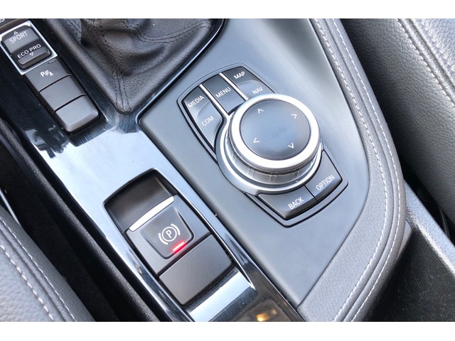 BMW X1 sDrive18i color Beige. Año 2021. 103KW(140CV). Gasolina. En concesionario Proa Premium Palma de Baleares