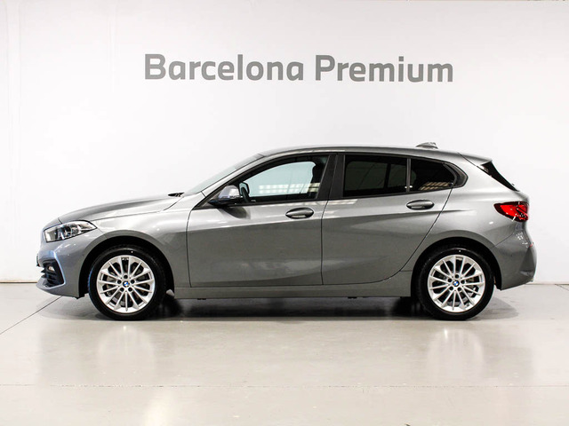 BMW Serie 1 118d color Gris. Año 2024. 110KW(150CV). Diésel. En concesionario Barcelona Premium -- GRAN VIA de Barcelona