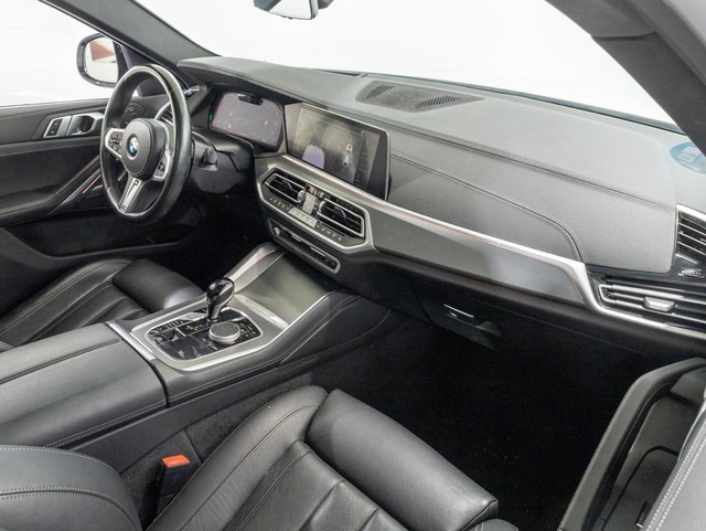 BMW X6 xDrive30d color Blanco. Año 2022. 210KW(286CV). Diésel. En concesionario Oliva Motor Girona de Girona