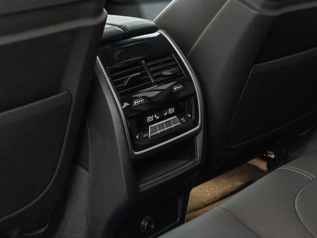 BMW X6 xDrive30d color Blanco. Año 2022. 210KW(286CV). Diésel. En concesionario Oliva Motor Girona de Girona