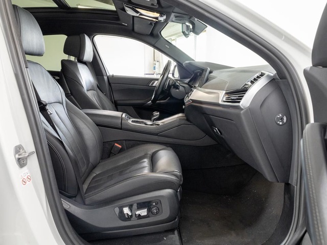 BMW X6 xDrive30d color Blanco. Año 2022. 210KW(286CV). Diésel. En concesionario Oliva Motor Girona de Girona