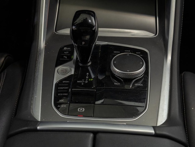BMW X6 xDrive30d color Blanco. Año 2022. 210KW(286CV). Diésel. En concesionario Oliva Motor Girona de Girona