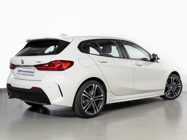 BMW Serie 1 118i color Blanco. Año 2024. 103KW(140CV). Gasolina. En concesionario Oliva Motor Girona de Girona
