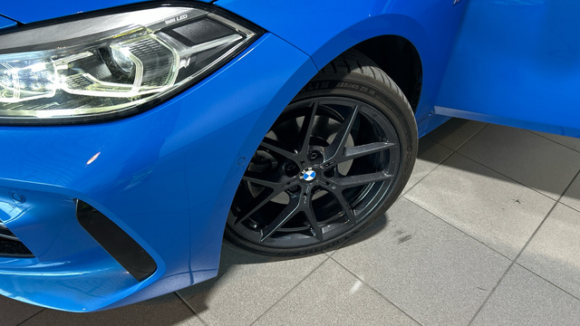 BMW Serie 1 118d color Azul. Año 2021. 110KW(150CV). Diésel. En concesionario BYmyCAR Madrid - Alcalá de Madrid