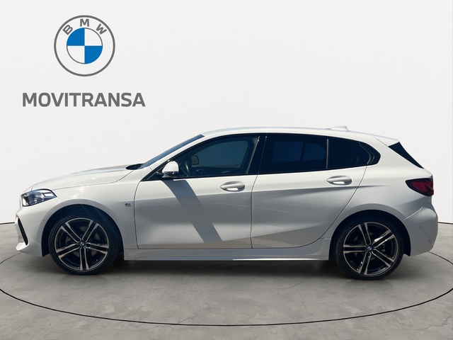 BMW Serie 1 118i color Blanco. Año 2024. 103KW(140CV). Gasolina. En concesionario Movitransa Cars Jerez de Cádiz