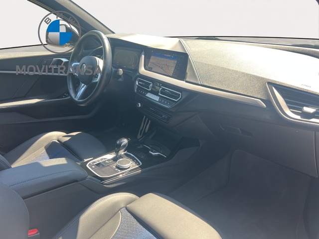BMW Serie 1 118i color Blanco. Año 2024. 103KW(140CV). Gasolina. En concesionario Movitransa Cars Jerez de Cádiz