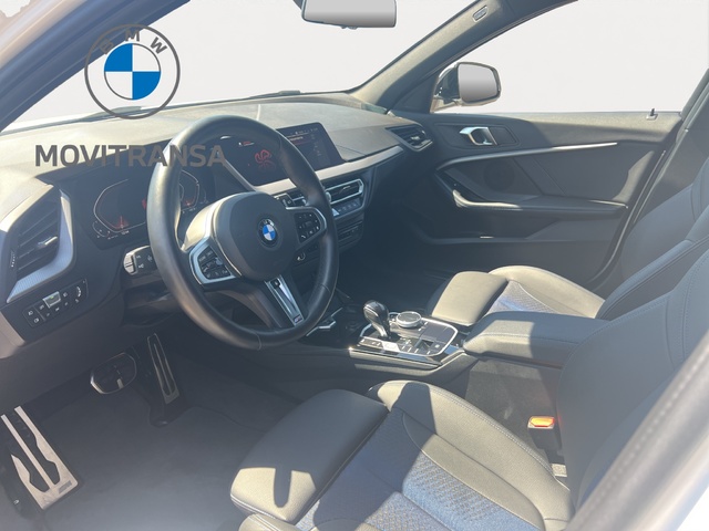 BMW Serie 1 118i color Blanco. Año 2024. 103KW(140CV). Gasolina. En concesionario Movitransa Cars Jerez de Cádiz