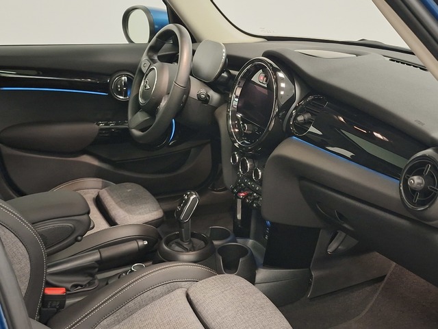 fotoG 7 del MINI MINI 5 Puertas Cooper 100 kW (136 CV) 136cv Gasolina del 2024 en Valencia