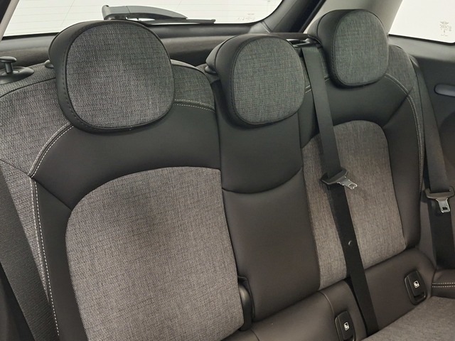 fotoG 16 del MINI MINI 5 Puertas Cooper 100 kW (136 CV) 136cv Gasolina del 2024 en Valencia