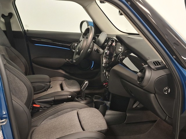 fotoG 17 del MINI MINI 5 Puertas Cooper 100 kW (136 CV) 136cv Gasolina del 2024 en Valencia