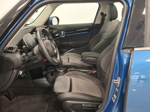 fotoG 21 del MINI MINI 5 Puertas Cooper 100 kW (136 CV) 136cv Gasolina del 2024 en Valencia