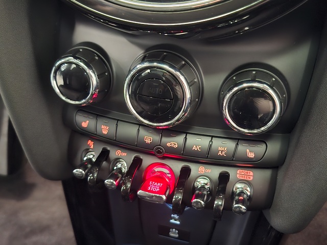 fotoG 27 del MINI MINI 5 Puertas Cooper 100 kW (136 CV) 136cv Gasolina del 2024 en Valencia