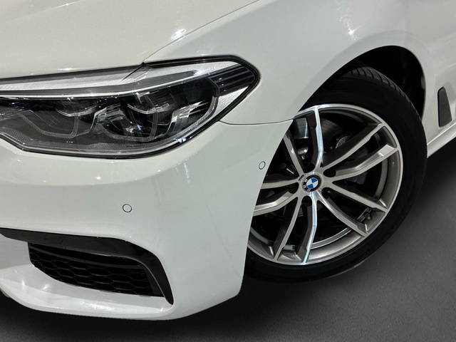 BMW Serie 5 520d color Blanco. Año 2017. 140KW(190CV). Diésel. En concesionario BMW Marcos Automoción de Valencia