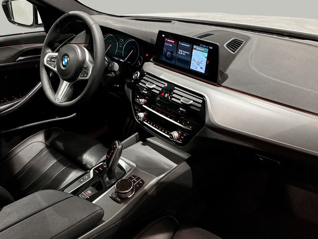 BMW Serie 5 520d color Blanco. Año 2017. 140KW(190CV). Diésel. En concesionario BMW Marcos Automoción de Valencia