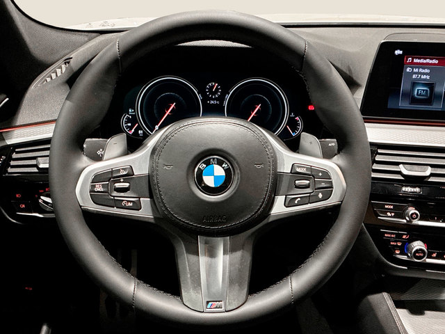 BMW Serie 5 520d color Blanco. Año 2017. 140KW(190CV). Diésel. En concesionario BMW Marcos Automoción de Valencia