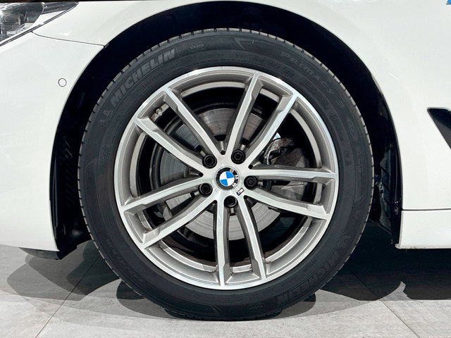 BMW Serie 5 520d color Blanco. Año 2017. 140KW(190CV). Diésel. En concesionario BMW Marcos Automoción de Valencia