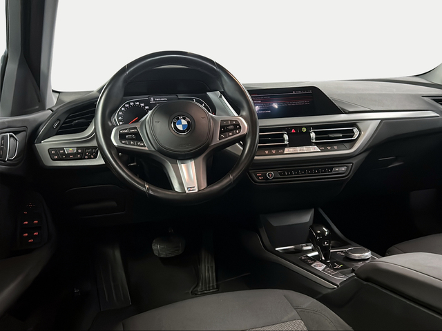 BMW Serie 1 116d color Gris. Año 2021. 85KW(116CV). Diésel. En concesionario San Pablo Motor | Su Eminencia de Sevilla