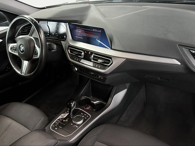 BMW Serie 1 116d color Gris. Año 2021. 85KW(116CV). Diésel. En concesionario San Pablo Motor | Su Eminencia de Sevilla