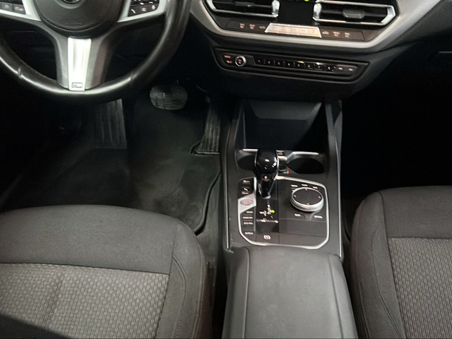 BMW Serie 1 116d color Gris. Año 2021. 85KW(116CV). Diésel. En concesionario San Pablo Motor | Su Eminencia de Sevilla