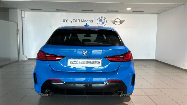 BMW Serie 1 118d color Azul. Año 2021. 110KW(150CV). Diésel. En concesionario BYmyCAR Madrid - Alcalá de Madrid
