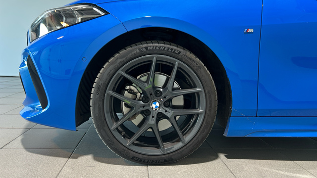 BMW Serie 1 118d color Azul. Año 2021. 110KW(150CV). Diésel. En concesionario BYmyCAR Madrid - Alcalá de Madrid